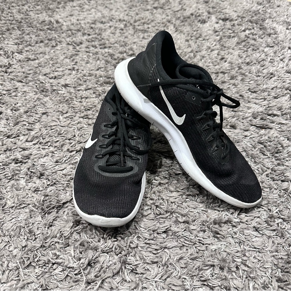 3/$15 Nike Flex Low Top Lace Up Sneakers Gym Shoes Size 9